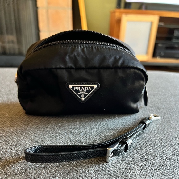🖤Prada Re-nylon Pouch🖤 - Picture 3 of 7
